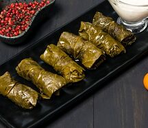 Долма в виноградных листьях