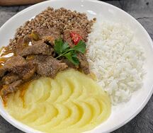 Гуляш с гарниром на выбор 