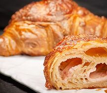 Круассан с ветчиной и сыром
