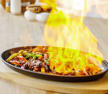 Мясная вырезка с овощами в кантонском стиле