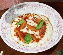 Рисовая каша с грушей и ванильной карамелью