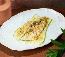 Сибас с цуккини в соусе