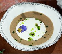 Грибной крем-суп с муссом из пармезана