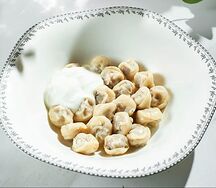 Пельмени с говядиной и сметаной