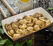 Пельмени с индейкой, сулугуни и зеленью