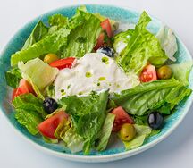 Микс-салат со страчателлой