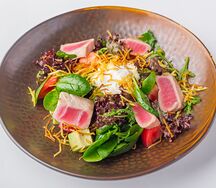 Тёплый салат с тунцом