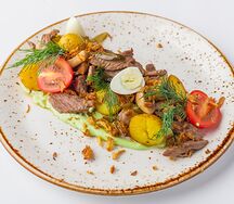 Тёплый салат с телятиной