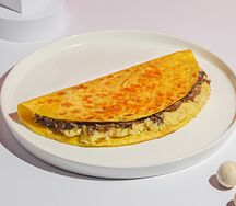 Кыстыбургер с картофельным пюре и шампиньонами в сливочном соусе