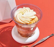 Меренговый десерт в стакане
