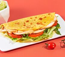 Кыстыбургер с запеченной курицей, овощами и тем самым соусом