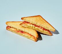 Сэндвич с сыром и томатами