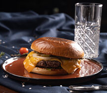 Бургер с говяжьей котлетой