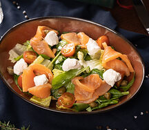 Салат с копченым лососем