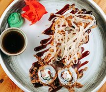 Ролл с угрем и креветками