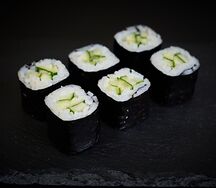 Классический ролл с огурцом