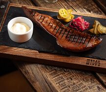 Стейк из языка со сливочным хреном