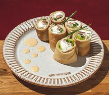 Блинчики с лососем и творожным сыром 