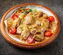 Телятина с белыми грибами в сливочном соусе