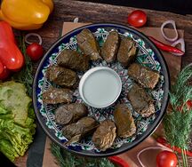 Долма в виноградных листьях