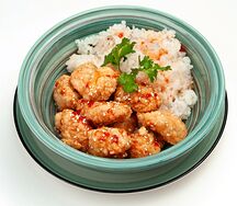 Курица в кисло-сладком соусе с рисом