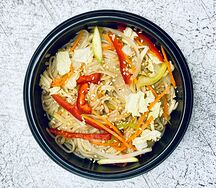 Лапша Wok ручной работы с овощами