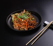 Стеклянная лапша с курицей и соусом Хой Син