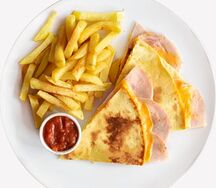 Кесадилья с ветчиной и картофелем фри