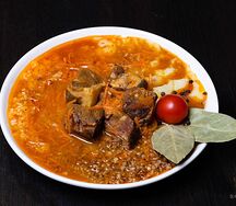 Гуляш с гарниром