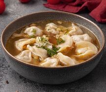 Пельмени в бульоне