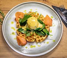 Картофельные вафли с лососем