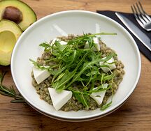 Зеленая гречка с песто и фетой