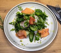 Салат с лососем