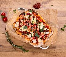 Пицца с курицей и перцем