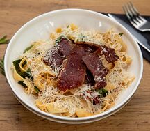 Паста тальятелле с пастрами