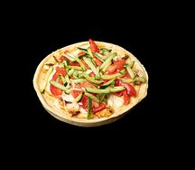 Пицца с курицей и летний салат