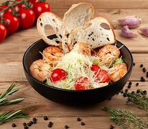 Цезарь с креветками 