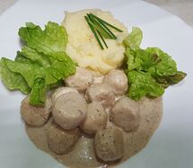 Фрикадельки с картофельным пюре