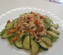 Салат с курицей и маринованными грибами