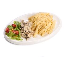 Пенне со сливочной курицей и грибами