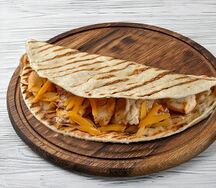 Пицца с курицей и сыром