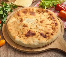 Осетинский пирог с курицей, грибами и сыром
