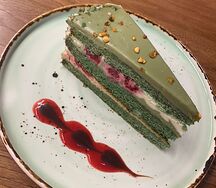 Торт фисташовый с малиной