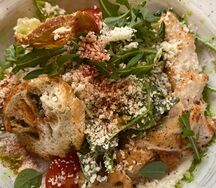 Салат с цыплёнком и тайским соусом