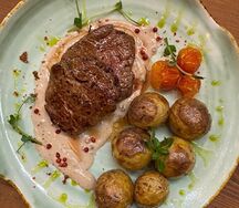 Стейки из говяжьей вырезки с бэби-картофелем