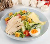 Салат Цезарь с курицей 