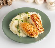 Куриные котлеты с картофельным пюре 