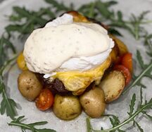 Бифштекс с яйцом пашот