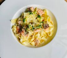 Паста феттуччине с курицей и грибами