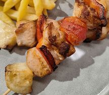 Шашлык из курицы с овощами и картофелем Айдахо